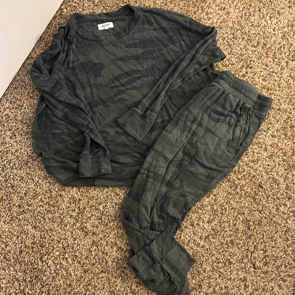 Selling as a set! Normally sold separately…SPLENDID! Modal cotton camo, both XL